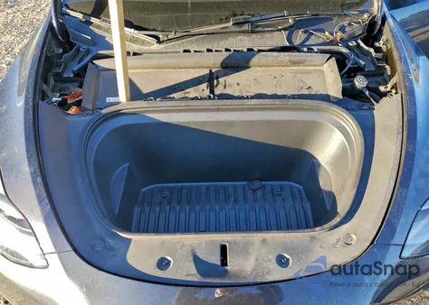 2024 Tesla Model Y z USA, uszkodzony, nr VIN 7SAYGAEE7RF080648